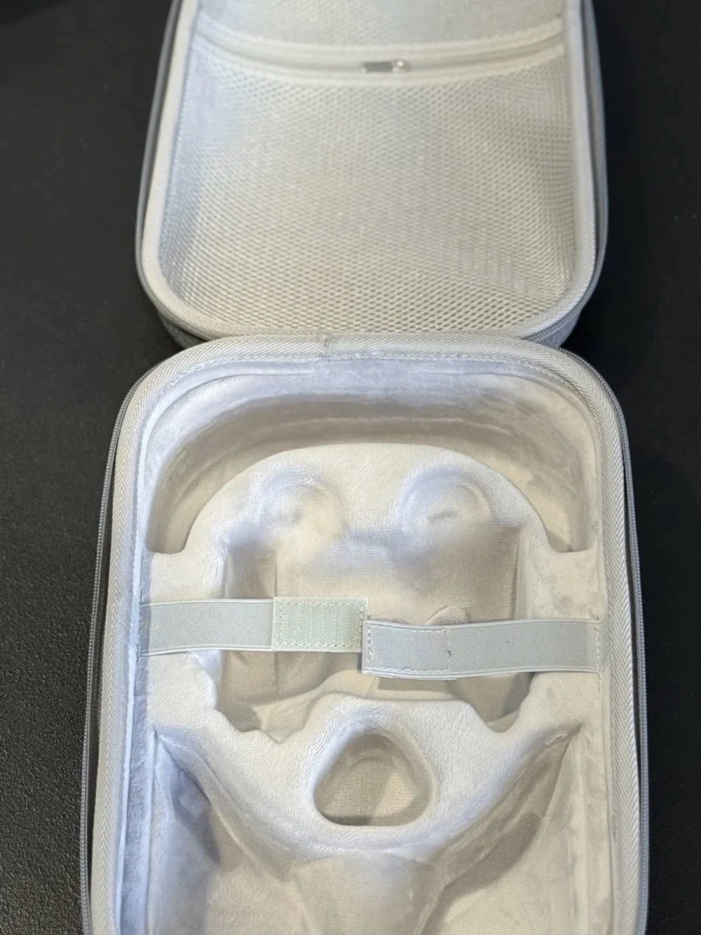 Hard Carrying Case for Meta Quest 3  Compact design, Multiple Compartments